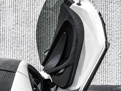 Used 2017 McLaren 570S image 22