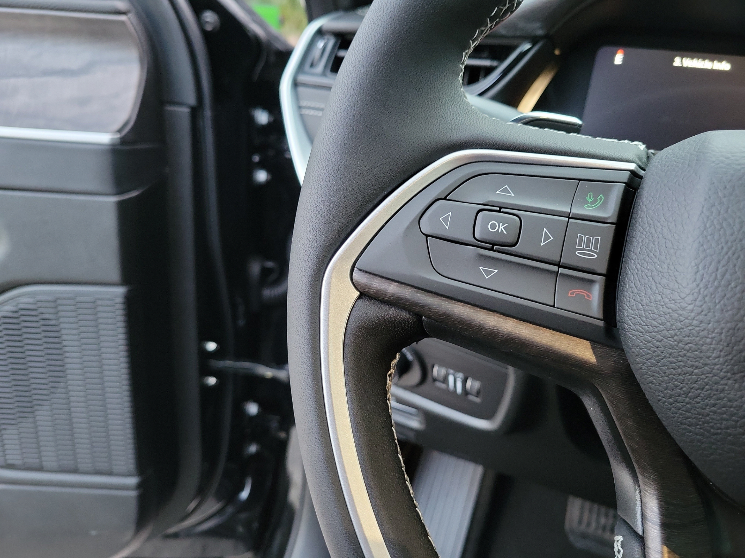 New 2027 Jeep Grand Cherokee Altitude RWD image 24