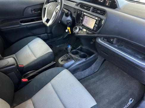 Used 2016 Toyota Prius C Two image 15