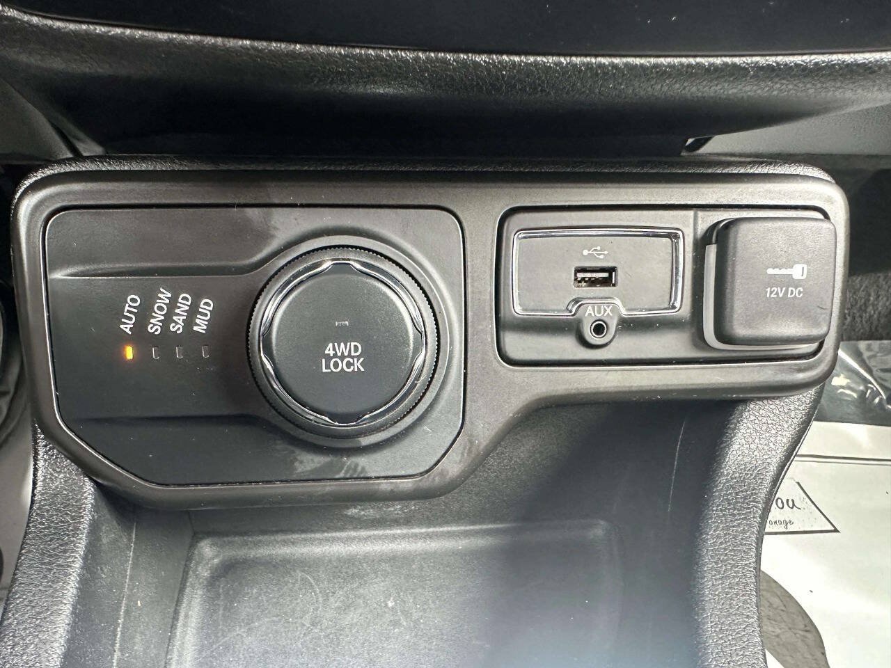 Used 2020 Jeep Renegade Latitude AWD/4WD image 29