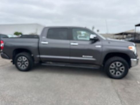Used 2017 Toyota Tundra Limited w/ Limited Premium Package AWD/4WD image 4