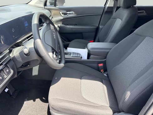 New 2026 Kia Sportage LX w/ LX Convenience Package FWD image 18