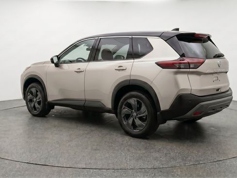 Used 2025 Nissan Rogue SV AWD/4WD image 6