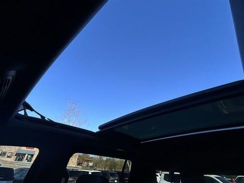 Used 2021 GMC Yukon XL Denali w/ Denali Premium Package image 27