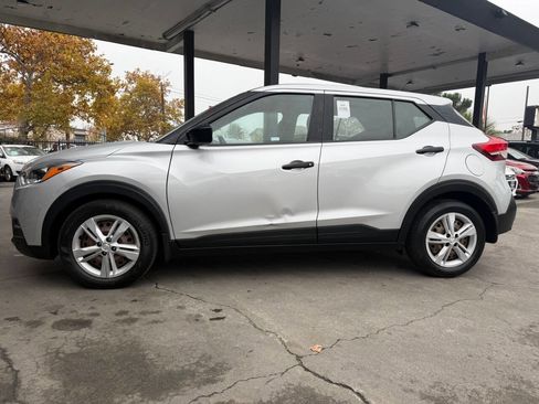 Used 2020 Nissan Kicks S image 9