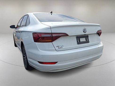 Used 2019 Volkswagen Jetta SE w/ Cold Weather Package FWD image 4