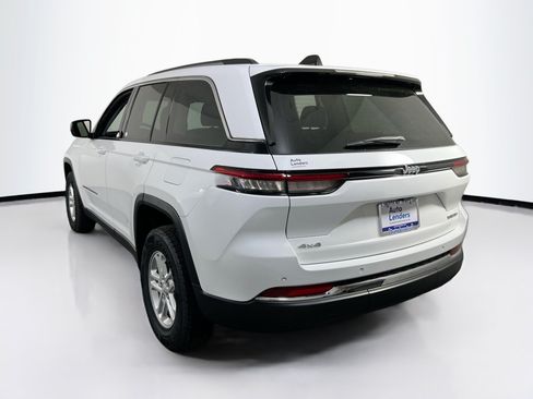 Used 2023 Jeep Grand Cherokee Laredo AWD/4WD image 7