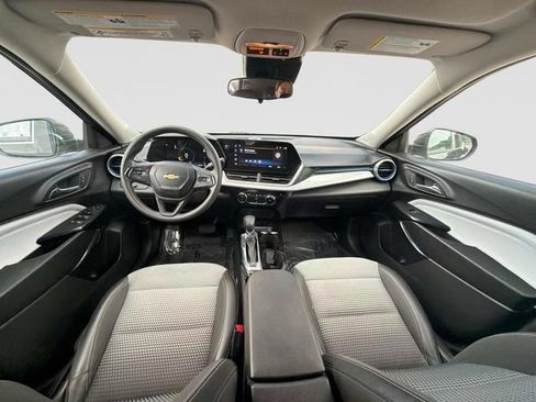 Used 2024 Chevrolet Trax LT FWD image 18