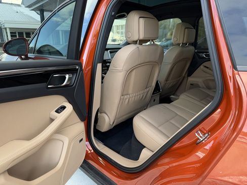 Used 2025 Porsche Macan image 36