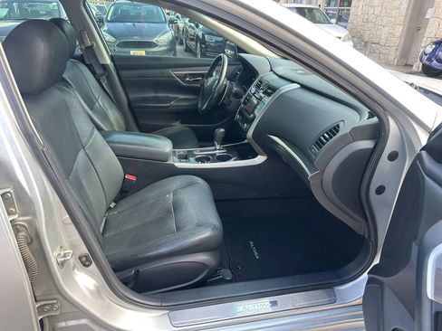 Used 2014 Nissan Altima 3.5 SL FWD image 18
