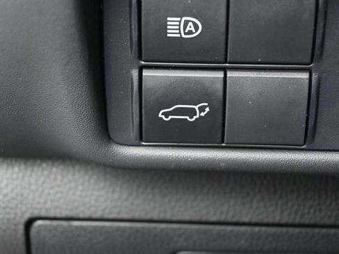 Certified 2021 Toyota Highlander LE image 16