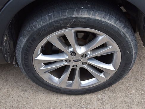 Used 2019 Ford Explorer XLT image 10