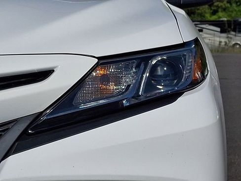 Used 2019 Toyota Camry SE w/ Carpet Mat Package FWD image 9