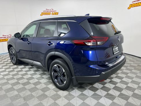 Used 2025 Nissan Rogue SV w/ SV Premium Package FWD image 3