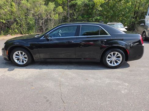 Used 2015 Chrysler 300 Limited RWD image 4