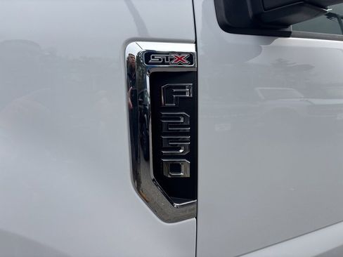 Used 2019 Ford F250 XL w/ STX Appearance Package image 12
