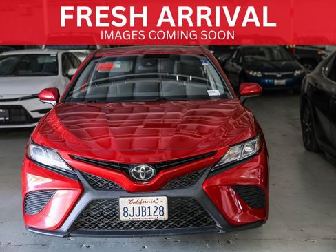 Used 2019 Toyota Camry SE w/ Carpet Mat Package FWD image 1