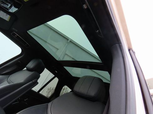 Used 2023 Land Rover Range Rover SE image 43