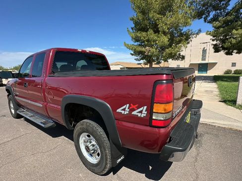 Used 2005 GMC Sierra 2500 SLE w/ Heavy-Duty Power Package AWD/4WD image 2