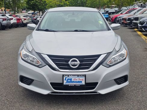 Used 2017 Nissan Altima 2.5 S w/ Power Driver Seat Package FWD image 2