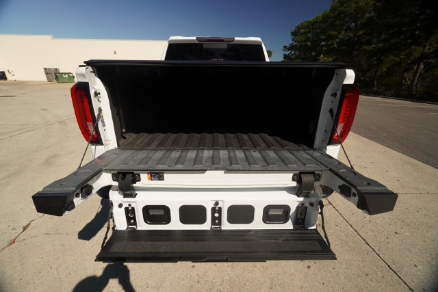 Used 2022 GMC Sierra 1500 SLT w/ SLT Premium Plus Package AWD/4WD image 11