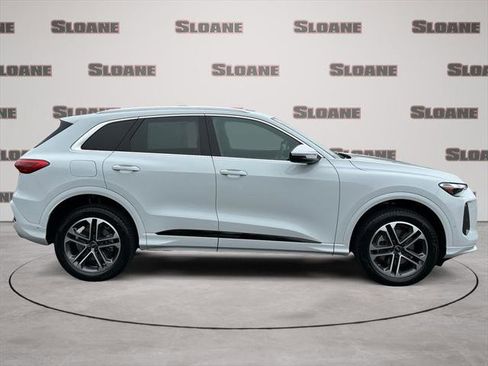 Certified 2025 Audi Q5 Premium w/ Convenience Package image 6