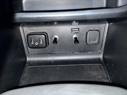 Used 2022 Chevrolet Colorado LT w/ Fleet Safety Package image 16