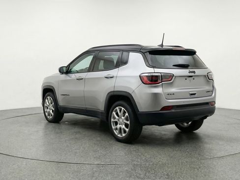 Used 2025 Jeep Compass Limited image 6