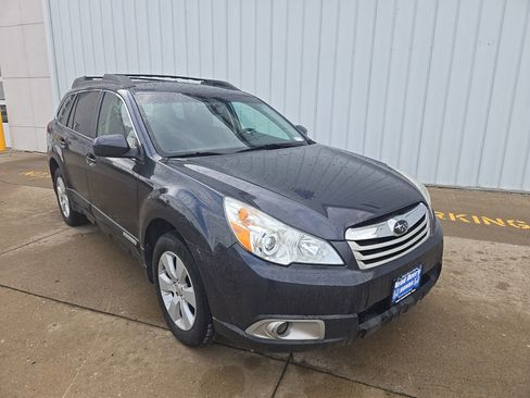 Used 2010 Subaru Outback 2.5i Premium AWD/4WD image 2