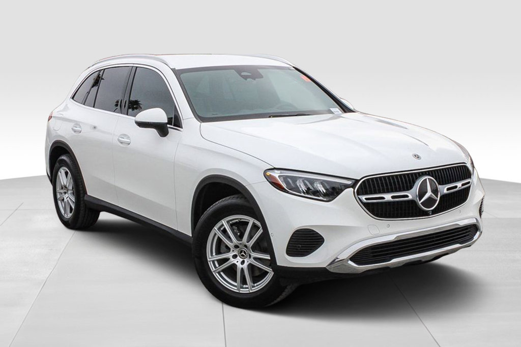 Used 2025 Mercedes-Benz GLC 300 4MATIC image 2