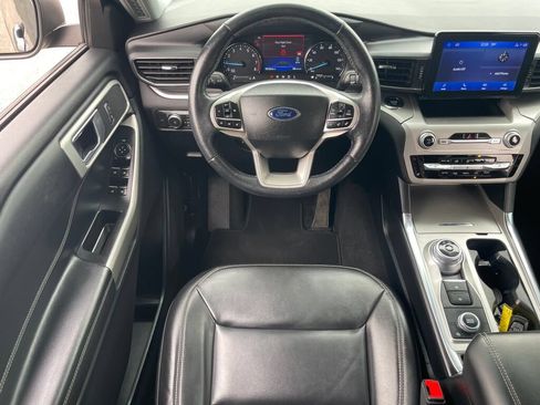 Used 2022 Ford Explorer XLT w/ Equipment Group 202A AWD/4WD image 2