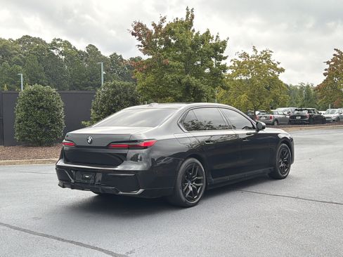 Used 2023 BMW i7 xDrive60 AWD/4WD image 3