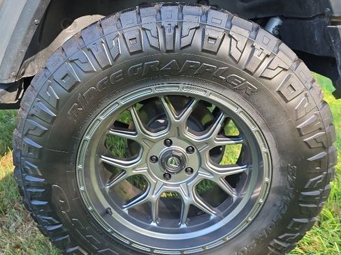 Used 2020 Jeep Wrangler Unlimited Sahara AWD/4WD image 7