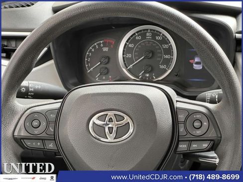 Used 2022 Toyota Corolla LE image 18