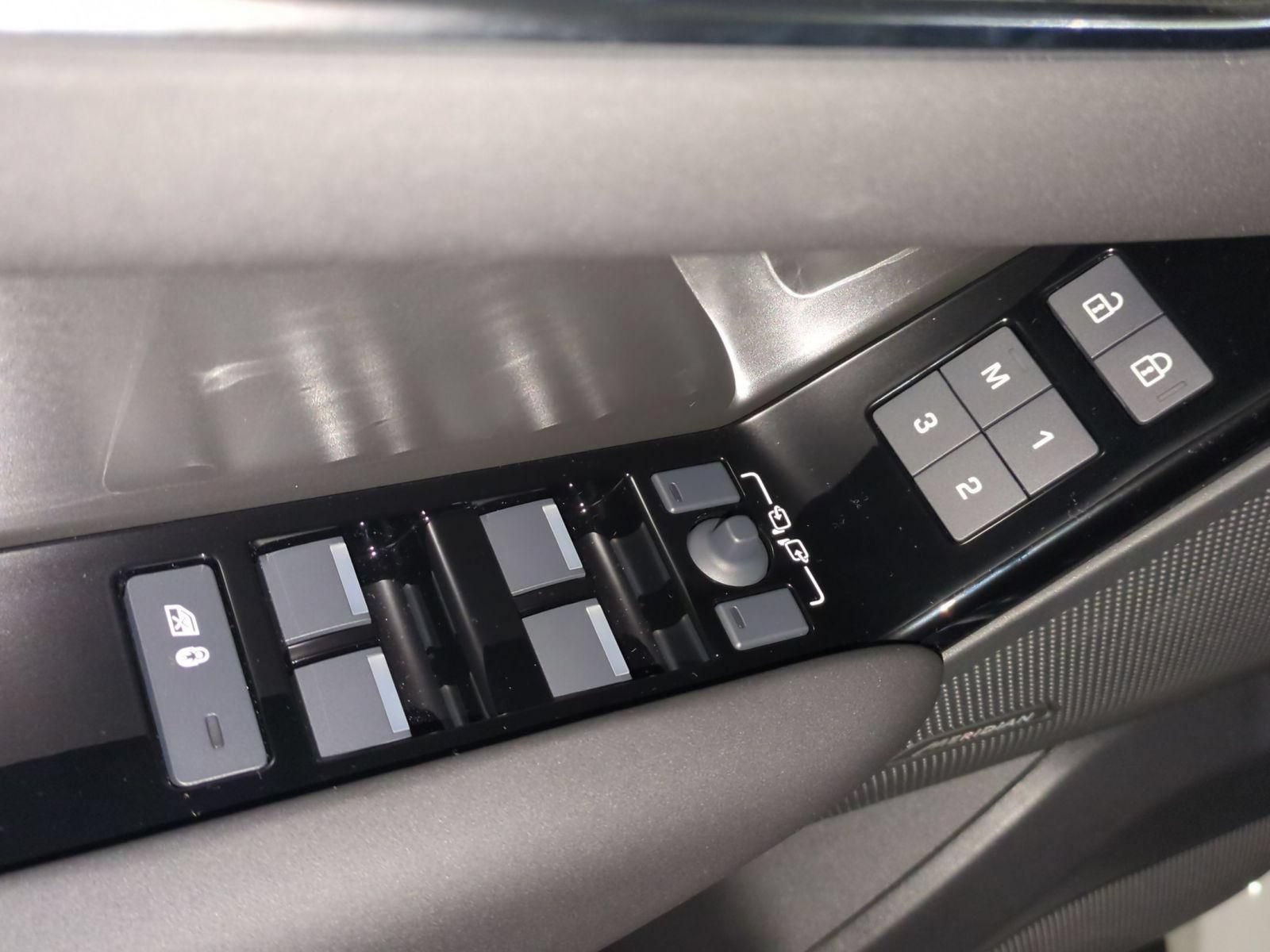 New 2026 Land Rover Range Rover Velar S AWD/4WD image 12