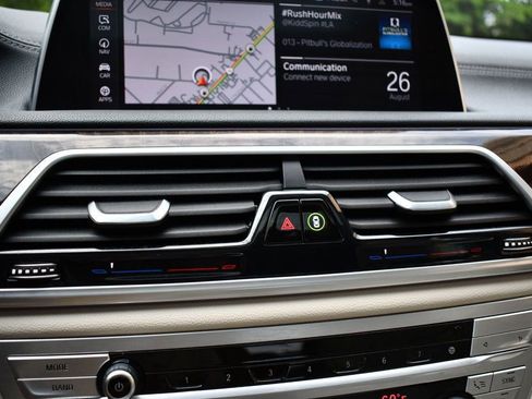 Used 2022 BMW 750i xDrive 750i xDrive w/ M Sport Package image 37