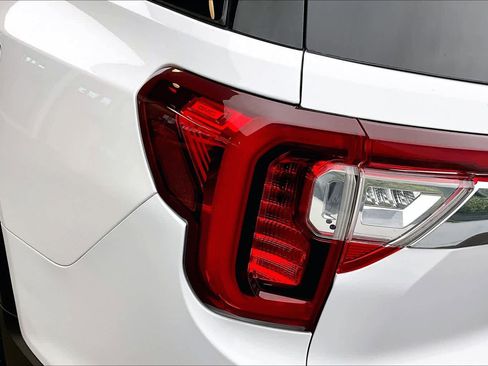 Used 2022 GMC Acadia SLE image 50