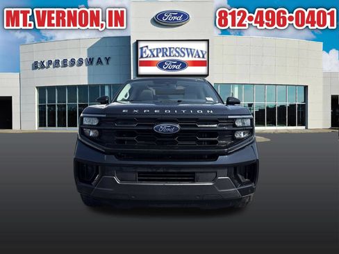 Used 2025 Ford Expedition Active AWD/4WD image 2