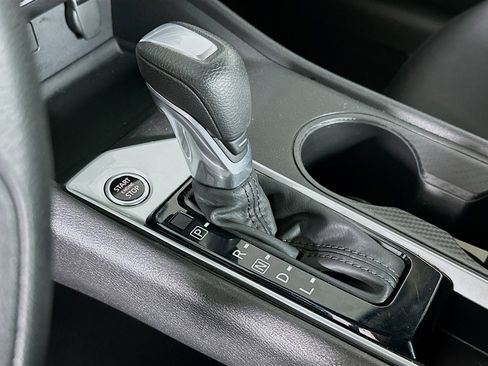 Used 2025 Nissan Altima 2.5 SV image 23