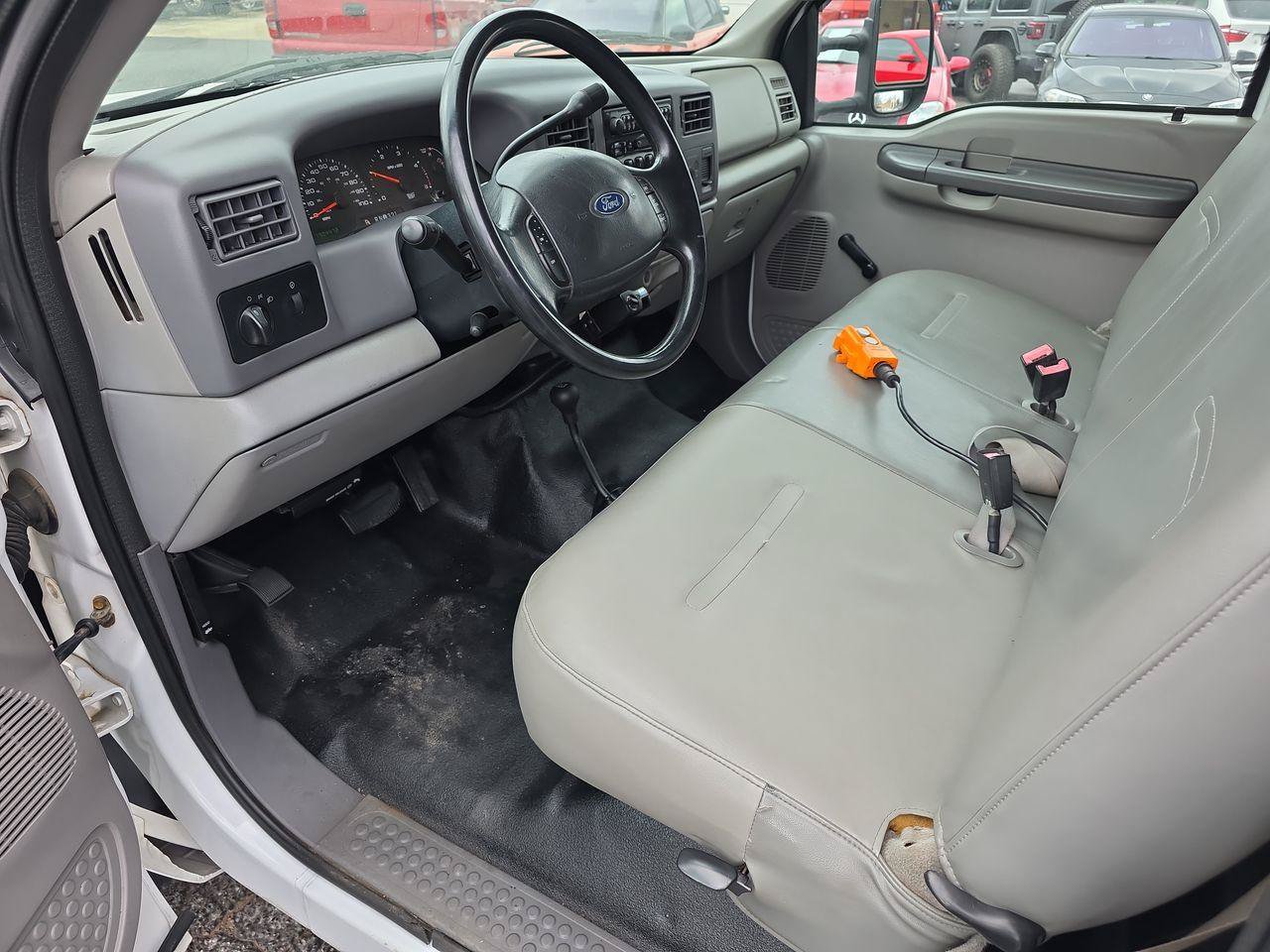 Used 2004 Ford F550 4x4 Regular Cab Super Duty image 4