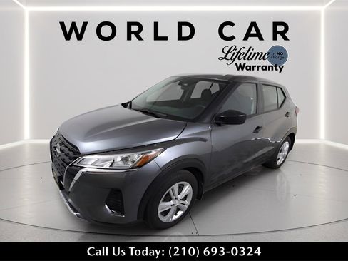 Used 2024 Nissan Kicks S image 3