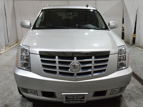 Used 2011 Cadillac Escalade ESV Premium image 3