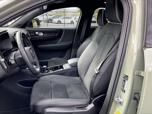 Used 2023 Volvo C40 P8 Recharge Ultimate image 28