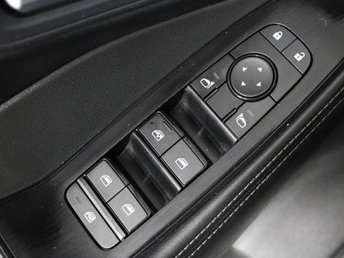 Certified 2025 Nissan Rogue SV image 23