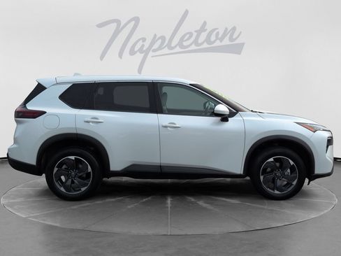 Used 2025 Nissan Rogue SV AWD/4WD image 9