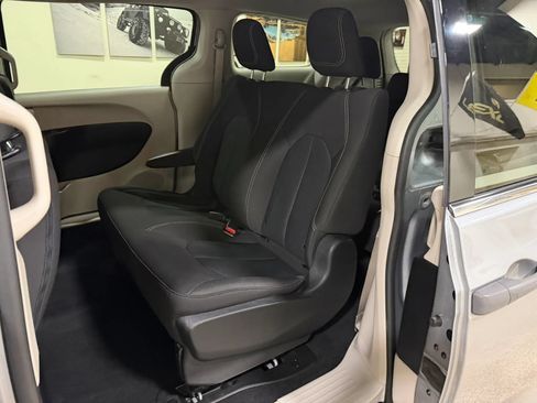 Used 2021 Chrysler Voyager L FWD image 29