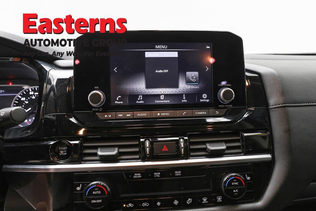 Used 2025 Nissan Pathfinder SV FWD image 12