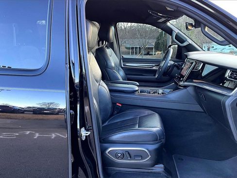 Used 2022 Jeep Wagoneer Series III w/ Flexible Seating Group image 7