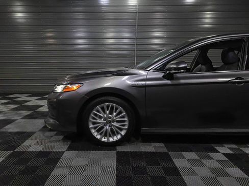 Used 2019 Toyota Camry XLE image 38