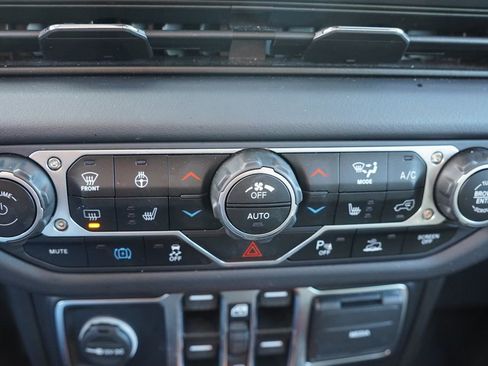 Certified 2025 Jeep Wrangler Unlimited Sahara w/ Safety Group image 24